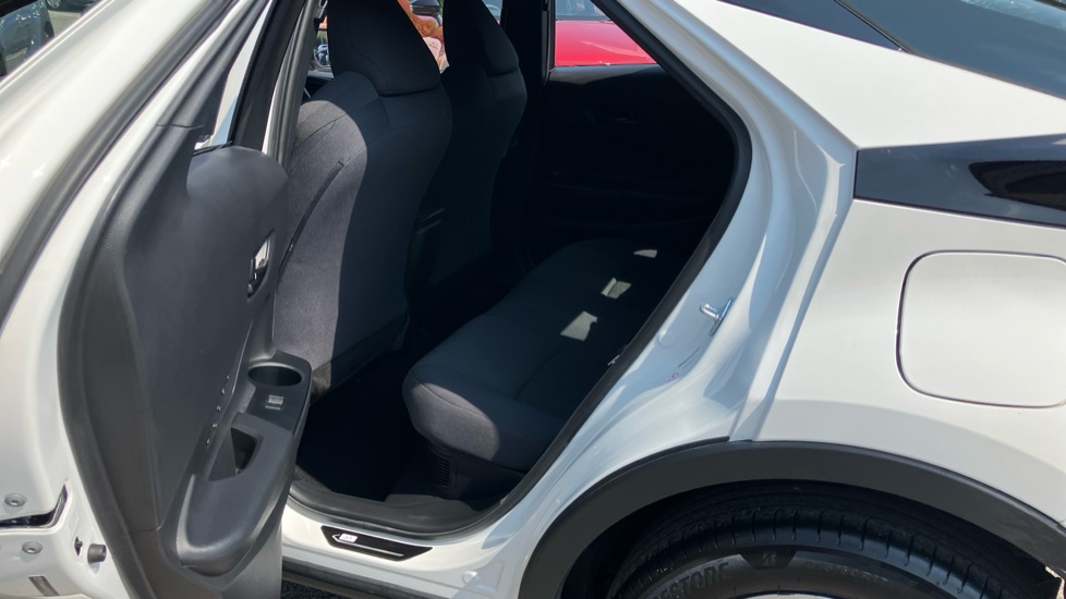 Toyota C-HR 1.8 Hybrid Icon 5dr CVT Hybrid Hatchback - Image 15