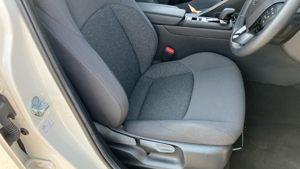 Toyota C-HR 1.8 Hybrid Icon 5dr CVT Hybrid Hatchback - Image 17