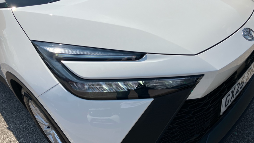 Toyota C-HR 1.8 Hybrid Icon 5dr CVT Hybrid Hatchback - Image 20