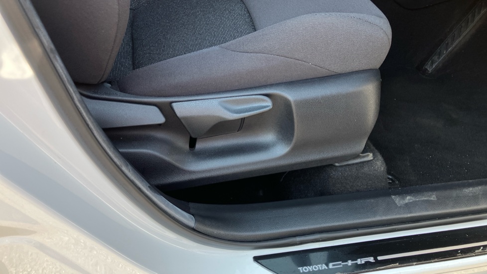 Toyota C-HR 1.8 Hybrid Icon 5dr CVT Hybrid Hatchback - Image 30