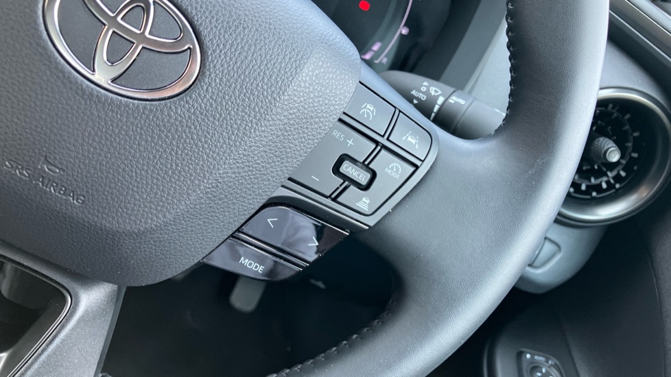 Toyota C-HR 1.8 Hybrid Icon 5dr CVT Hybrid Hatchback - Image 32