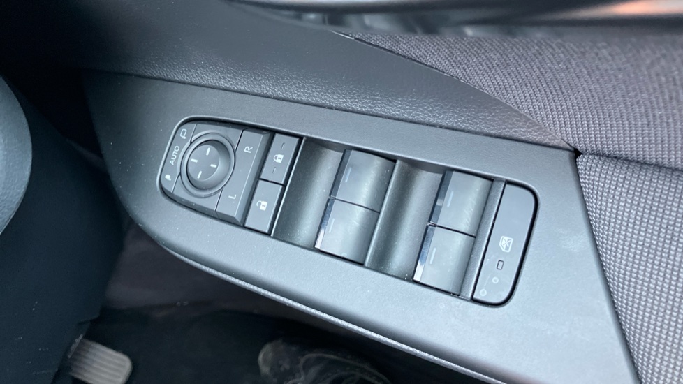 Toyota C-HR 1.8 Hybrid Icon 5dr CVT Hybrid Hatchback - Image 33