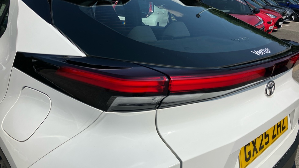 Toyota C-HR 1.8 Hybrid Icon 5dr CVT Hybrid Hatchback - Image 43