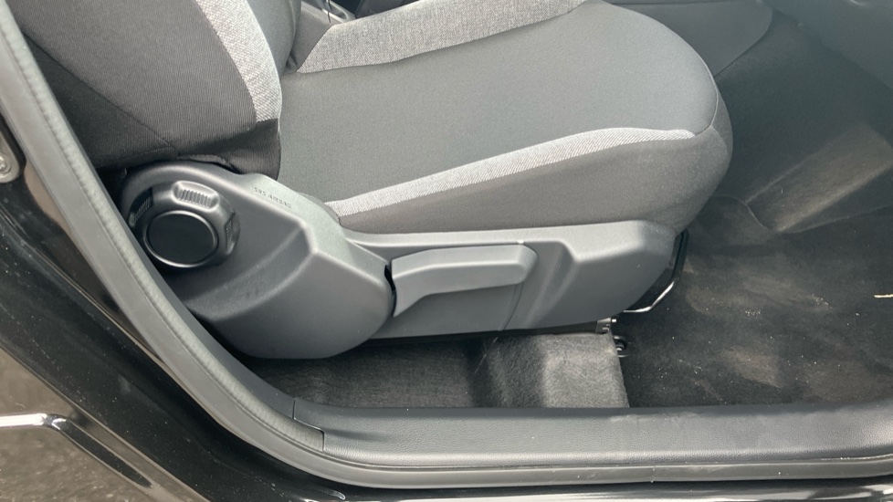 Toyota Aygo X 1.0 VVT-i Pure 5dr Auto Petrol Hatchback - Image 30
