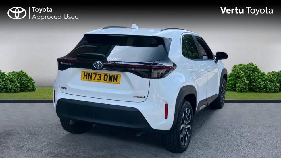 Toyota Yaris Cross 1.5 Hybrid Design 5dr CVT Hybrid Estate - Image 2