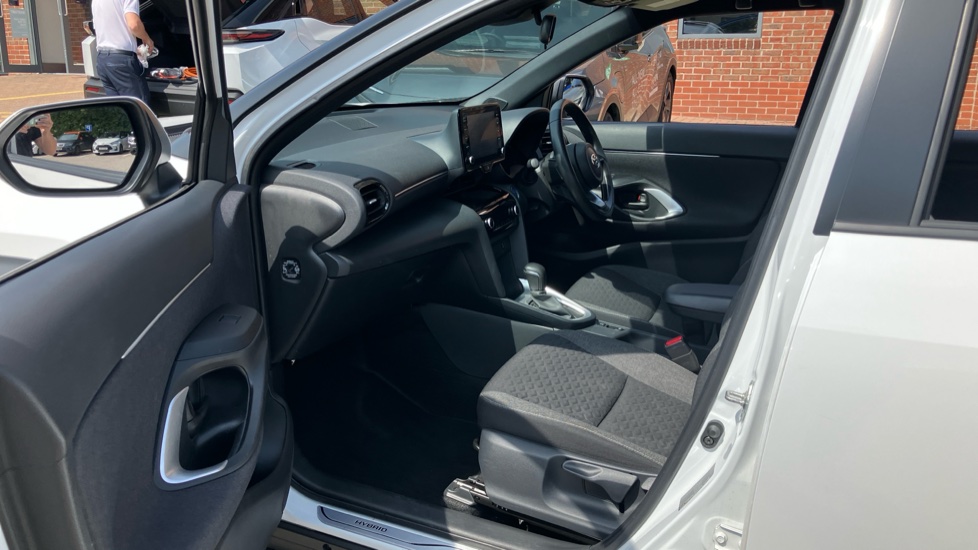 Toyota Yaris Cross 1.5 Hybrid Design 5dr CVT Hybrid Estate - Image 5