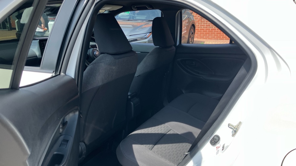 Toyota Yaris Cross 1.5 Hybrid Design 5dr CVT Hybrid Estate - Image 15