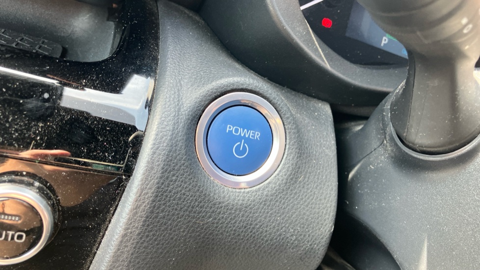 Toyota Yaris Cross 1.5 Hybrid Design 5dr CVT Hybrid Estate - Image 16