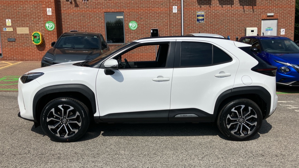 Toyota Yaris Cross 1.5 Hybrid Design 5dr CVT Hybrid Estate - Image 24