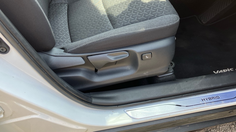 Toyota Yaris Cross 1.5 Hybrid Design 5dr CVT Hybrid Estate - Image 30