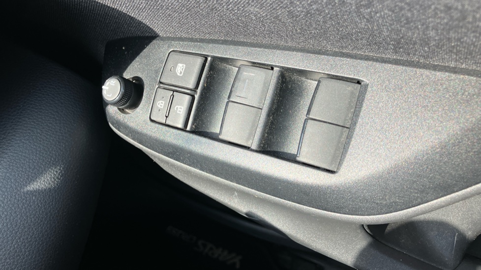 Toyota Yaris Cross 1.5 Hybrid Design 5dr CVT Hybrid Estate - Image 33