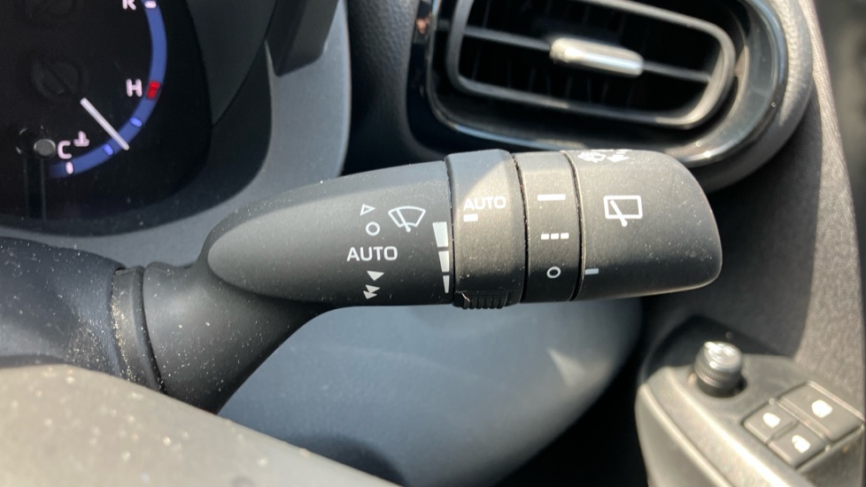 Toyota Yaris Cross 1.5 Hybrid Design 5dr CVT Hybrid Estate - Image 36