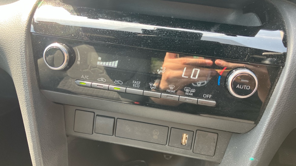 Toyota Yaris Cross 1.5 Hybrid Design 5dr CVT Hybrid Estate - Image 37