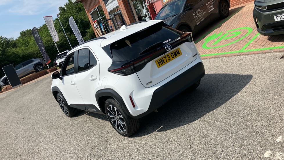 Toyota Yaris Cross 1.5 Hybrid Design 5dr CVT Hybrid Estate - Image 52