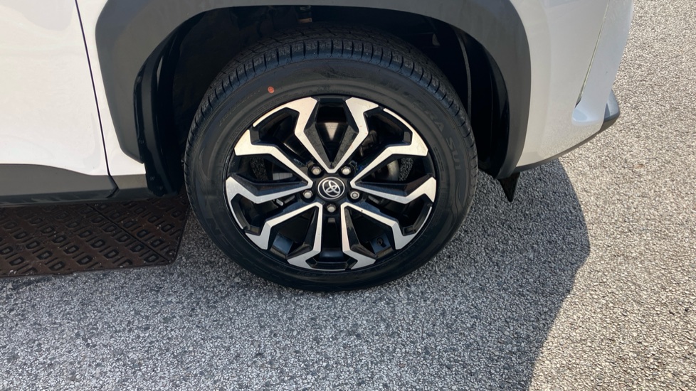 Toyota Yaris Cross 1.5 Hybrid Design 5dr CVT Hybrid Estate - Image 54
