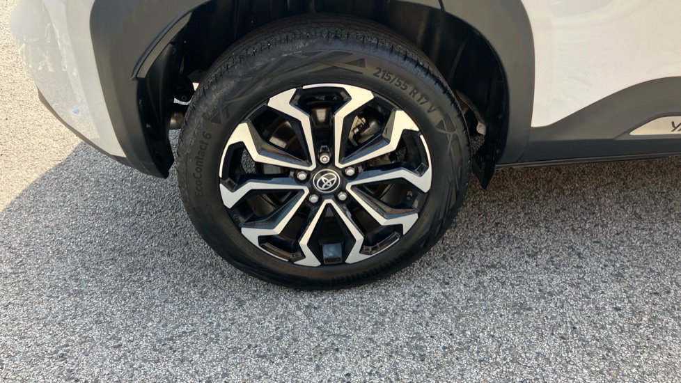 Toyota Yaris Cross 1.5 Hybrid Design 5dr CVT Hybrid Estate - Image 55