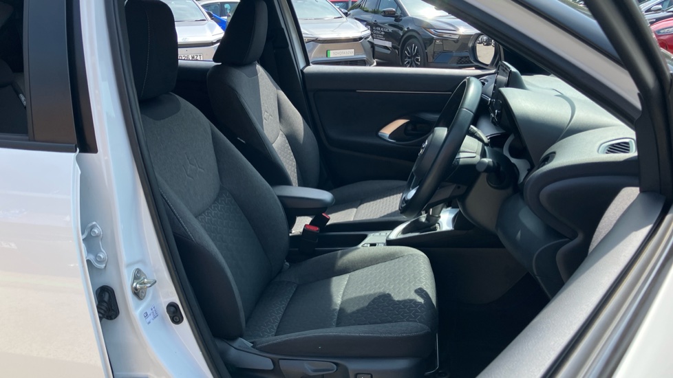 Toyota Yaris Cross 1.5 Hybrid Design 5dr CVT Hybrid Estate - Image 60