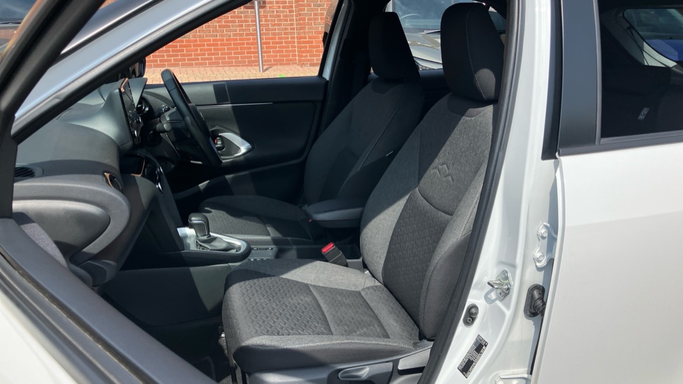 Toyota Yaris Cross 1.5 Hybrid Design 5dr CVT Hybrid Estate - Image 64