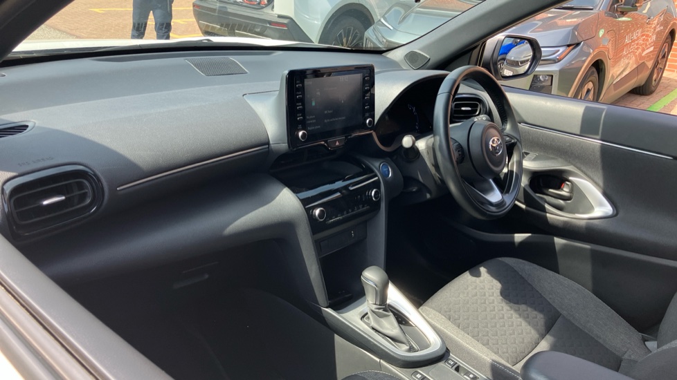 Toyota Yaris Cross 1.5 Hybrid Design 5dr CVT Hybrid Estate - Image 65