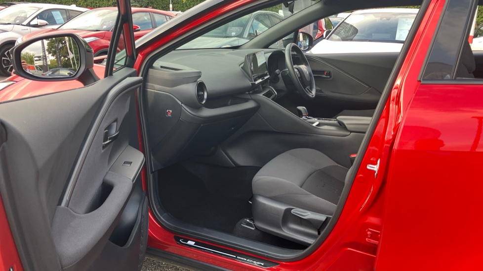 Toyota C-HR 2.0 PHEV Design 5dr CVT Hatchback - Image 5
