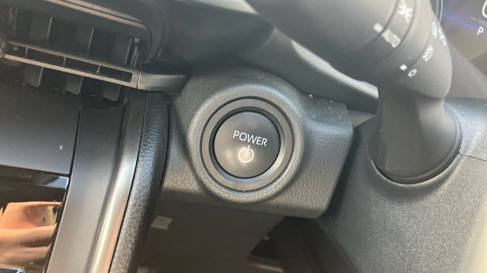 Toyota C-HR 2.0 PHEV Design 5dr CVT Hatchback - Image 16