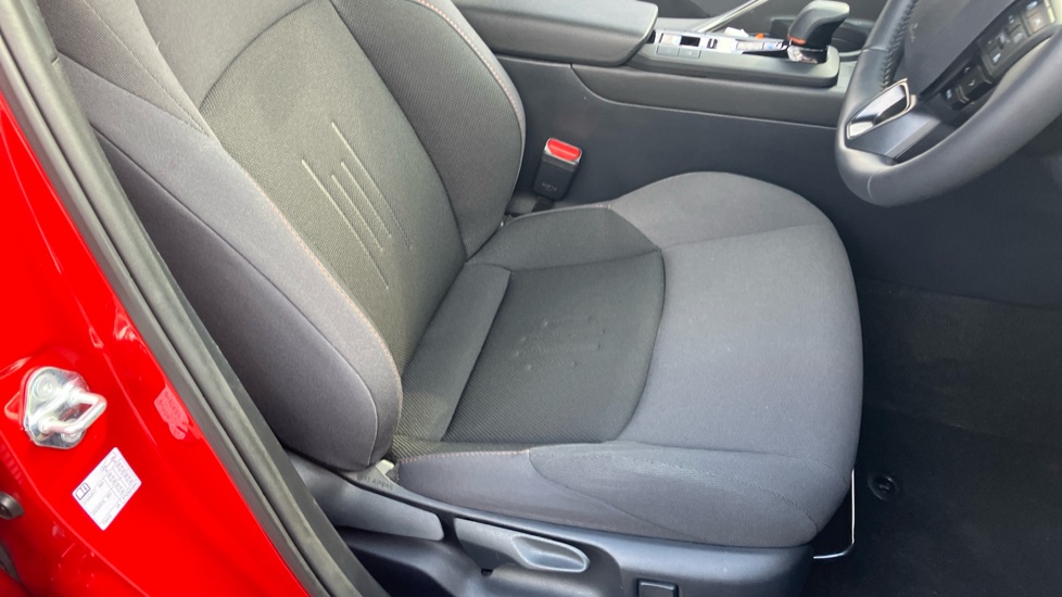 Toyota C-HR 2.0 PHEV Design 5dr CVT Hatchback - Image 17