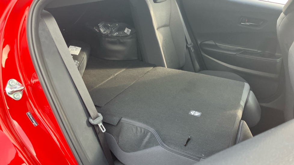 Toyota C-HR 2.0 PHEV Design 5dr CVT Hatchback - Image 18
