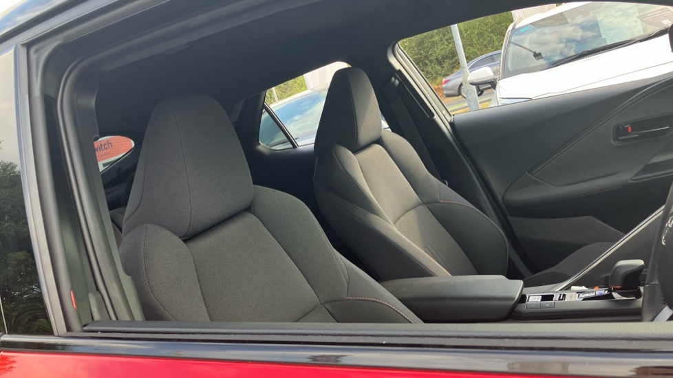 Toyota C-HR 2.0 PHEV Design 5dr CVT Hatchback - Image 19