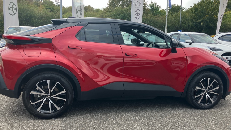 Toyota C-HR 2.0 PHEV Design 5dr CVT Hatchback - Image 23