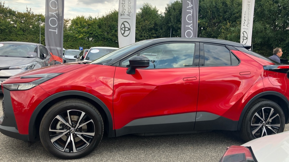 Toyota C-HR 2.0 PHEV Design 5dr CVT Hatchback - Image 24