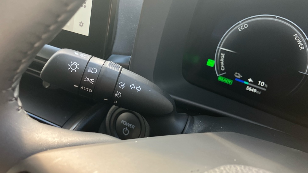 Toyota C-HR 2.0 PHEV Design 5dr CVT Hatchback - Image 36