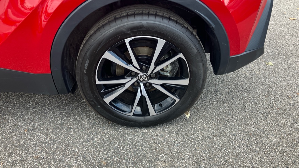 Toyota C-HR 2.0 PHEV Design 5dr CVT Hatchback - Image 60