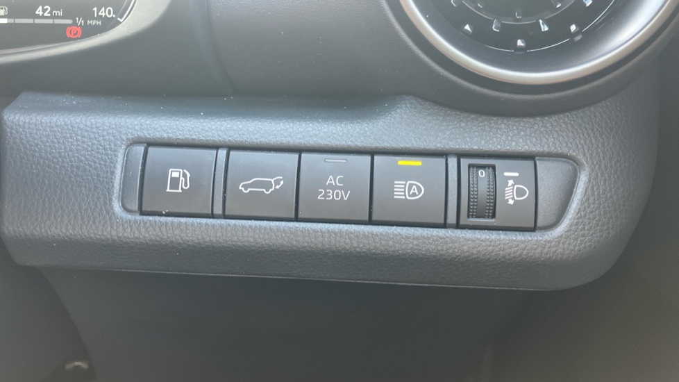 Toyota C-HR 2.0 PHEV Design 5dr CVT Hatchback - Image 70
