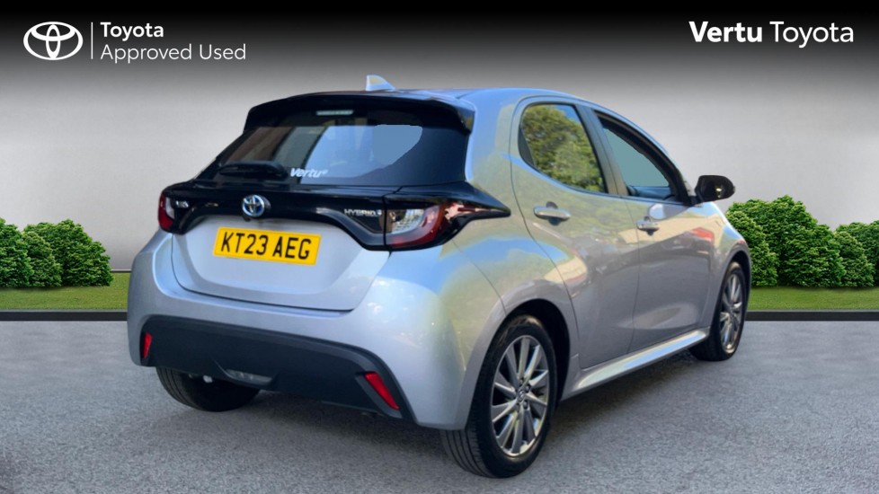 Toyota Yaris 1.5 Hybrid Icon 5dr CVT Hybrid Hatchback - Image 2