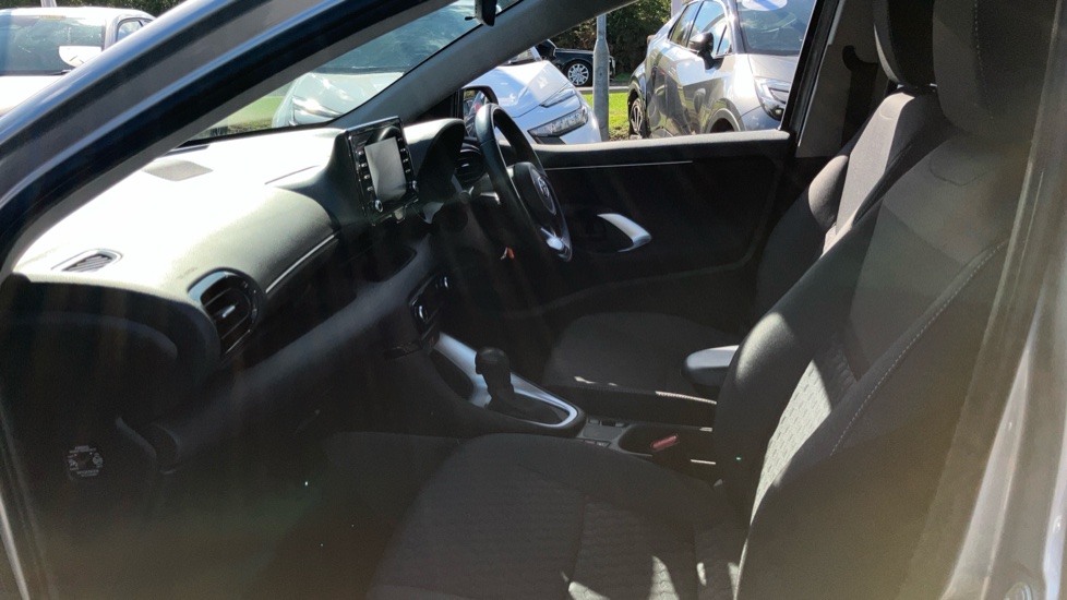 Toyota Yaris 1.5 Hybrid Icon 5dr CVT Hybrid Hatchback - Image 5