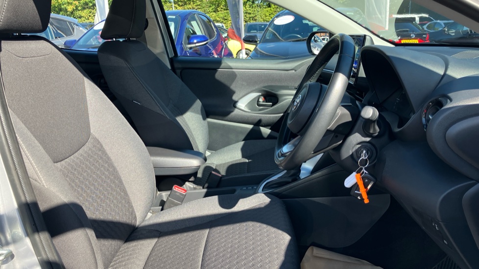Toyota Yaris 1.5 Hybrid Icon 5dr CVT Hybrid Hatchback - Image 12