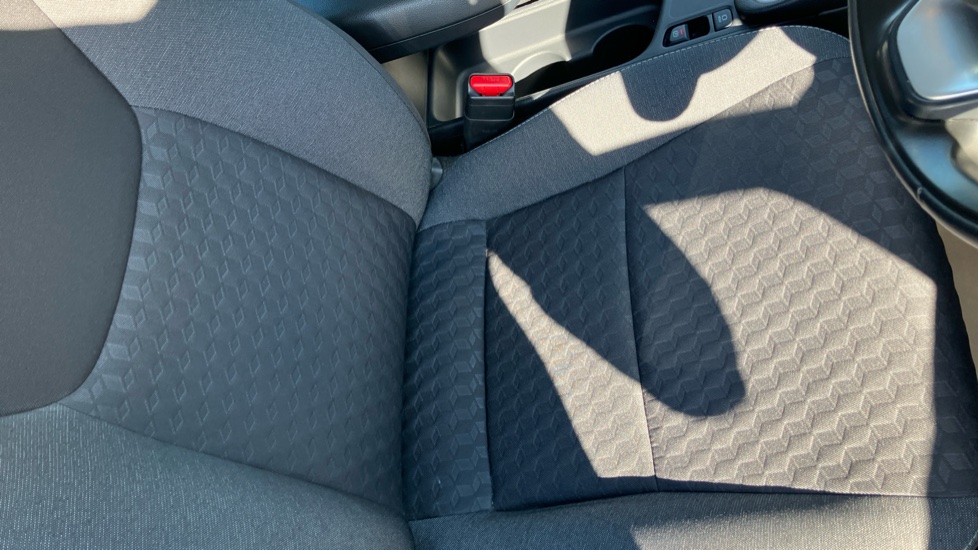 Toyota Yaris 1.5 Hybrid Icon 5dr CVT Hybrid Hatchback - Image 17