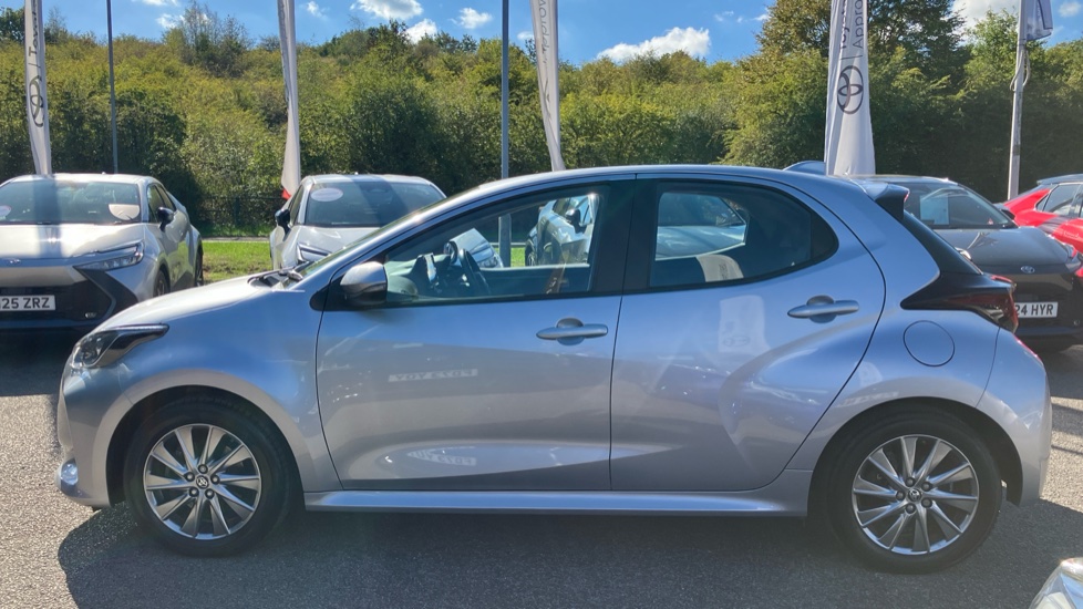 Toyota Yaris 1.5 Hybrid Icon 5dr CVT Hybrid Hatchback - Image 24