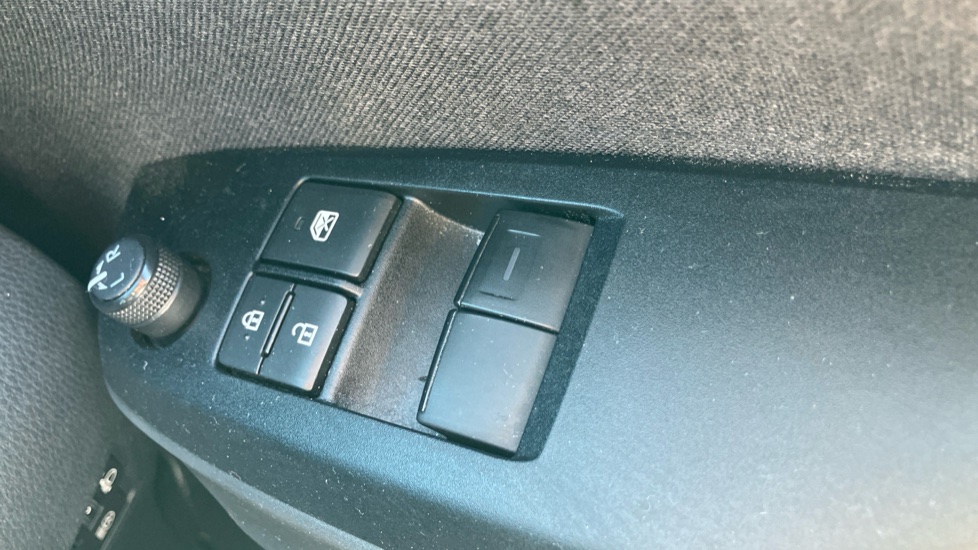 Toyota Yaris 1.5 Hybrid Icon 5dr CVT Hybrid Hatchback - Image 33