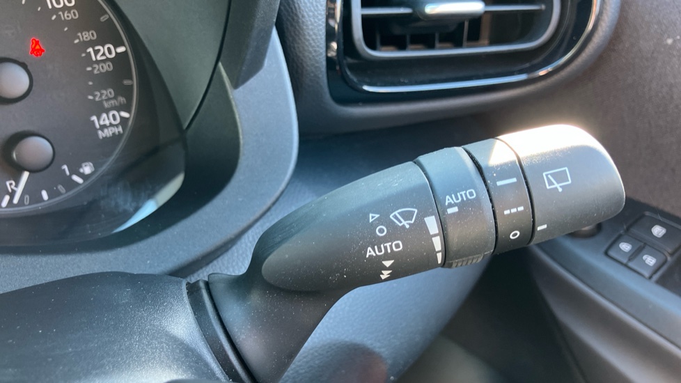 Toyota Yaris 1.5 Hybrid Icon 5dr CVT Hybrid Hatchback - Image 36