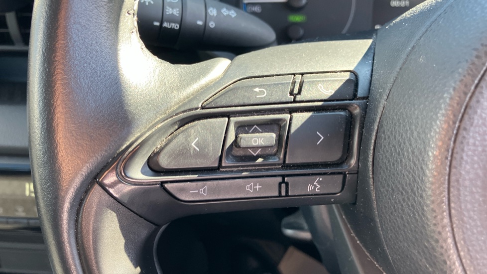 Toyota Yaris 1.5 Hybrid Icon 5dr CVT Hybrid Hatchback - Image 41