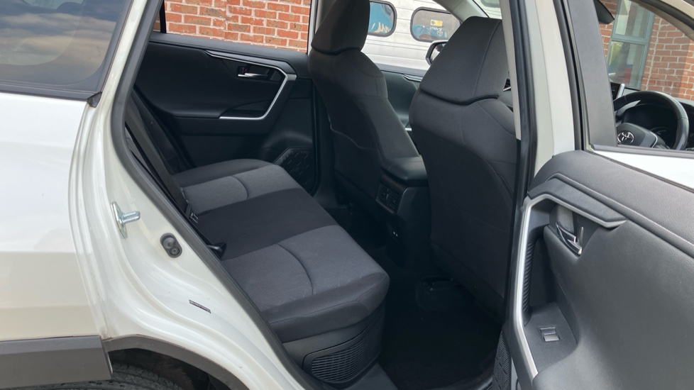 Toyota RAV4 2.5 VVT-i Hybrid Design 5dr CVT 2WD Hybrid Estate - Image 8