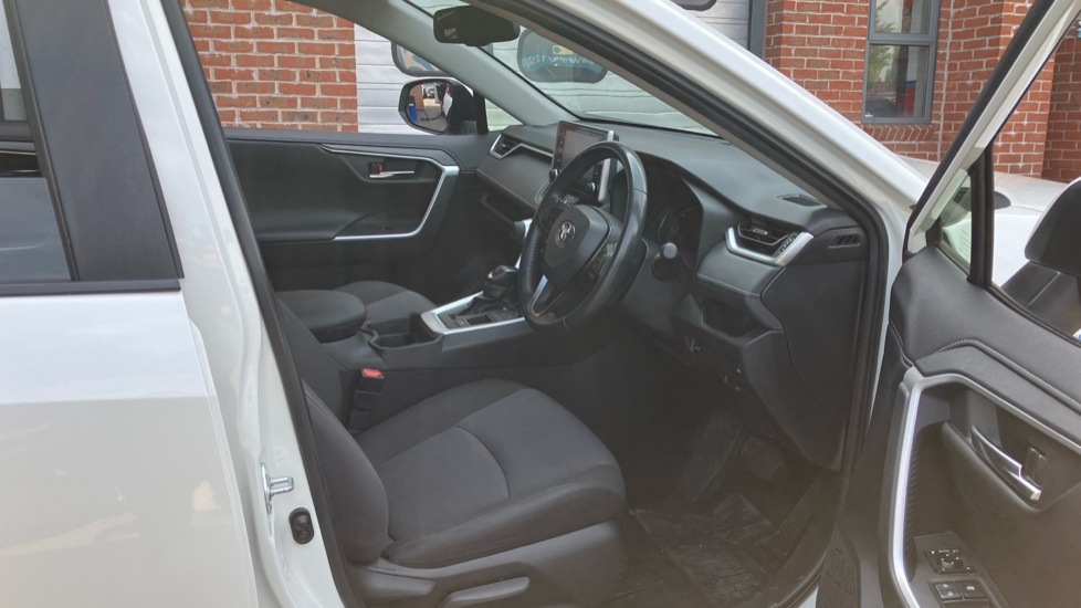 Toyota RAV4 2.5 VVT-i Hybrid Design 5dr CVT 2WD Hybrid Estate - Image 12