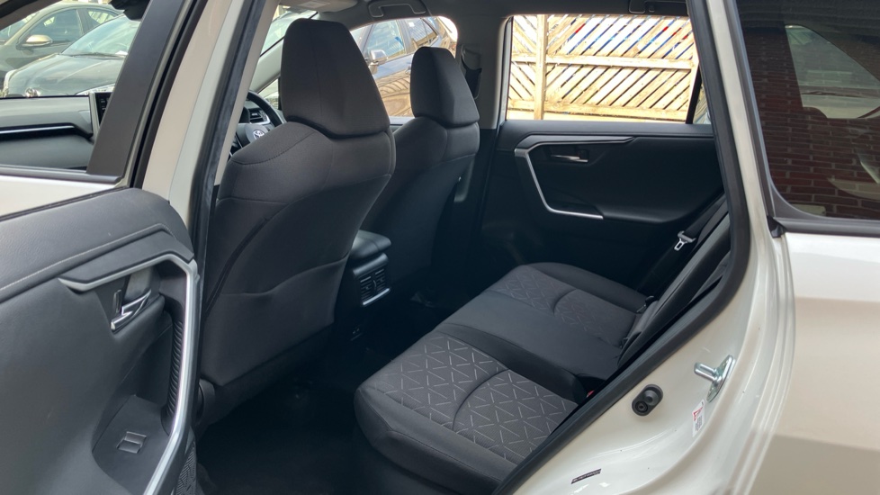 Toyota RAV4 2.5 VVT-i Hybrid Design 5dr CVT 2WD Hybrid Estate - Image 15