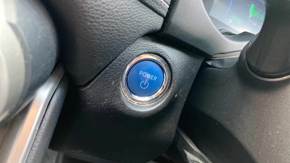 Toyota RAV4 2.5 VVT-i Hybrid Design 5dr CVT 2WD Hybrid Estate - Image 16