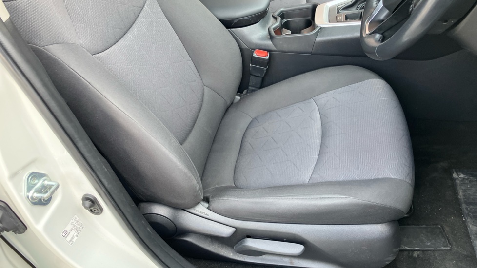 Toyota RAV4 2.5 VVT-i Hybrid Design 5dr CVT 2WD Hybrid Estate - Image 17