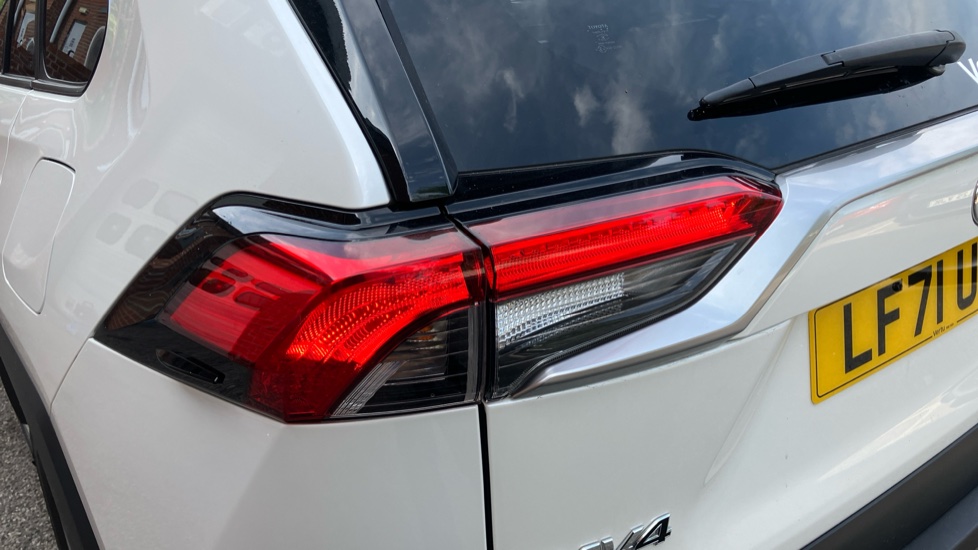 Toyota RAV4 2.5 VVT-i Hybrid Design 5dr CVT 2WD Hybrid Estate - Image 21