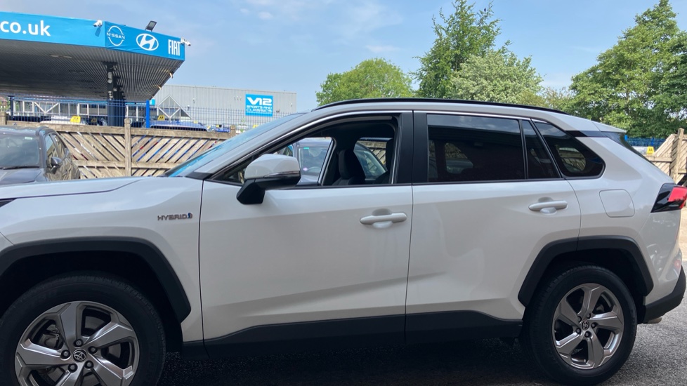 Toyota RAV4 2.5 VVT-i Hybrid Design 5dr CVT 2WD Hybrid Estate - Image 24