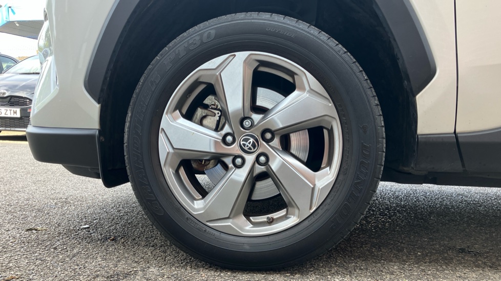 Toyota RAV4 2.5 VVT-i Hybrid Design 5dr CVT 2WD Hybrid Estate - Image 25