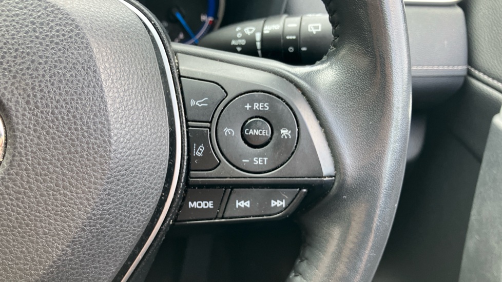 Toyota RAV4 2.5 VVT-i Hybrid Design 5dr CVT 2WD Hybrid Estate - Image 32